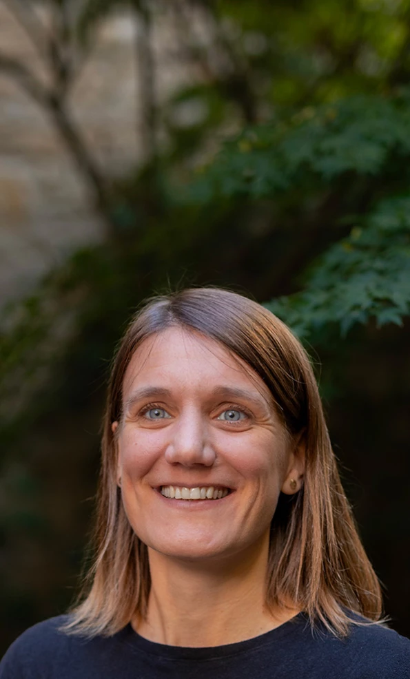 Hélène DEROUSSEN